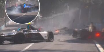 (Видео) Страшен судар на трка во Формула во Италија, шест болиди со брзина од 250 километри на час се удрија во лидерот кој прв изгуби контрола