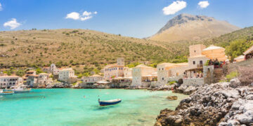 Пелепонез ги има најубавите плажи во Грција