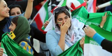 По 40 години, Иран им дозволи на жените да гледаат фудбалски натпревари