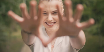 (Видео) Тамара Волческа ја промовираше нејзината прва песна „Место од спомени“