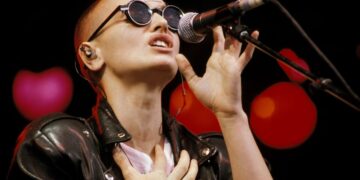 Ѝ почина синот, детството и беше хорор, го нападна папата Бенедикт, ја нарекуваа ќелавата пејачка: трагичниот живот на Шинед О’Конор