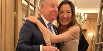 Жан Тод на 77 години се ожени си малезиската актерка Мишел Јеох