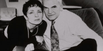 Милан Кундера бил во лажен брак со Вера четириесет години, со својот бел „Форд“ ретко ја посетувал Чешка: Животната приказна на бардот на чешката книжевност