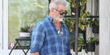 Холивудскиот актер Мел Гипсон на ќебапи и пиво во Сараево