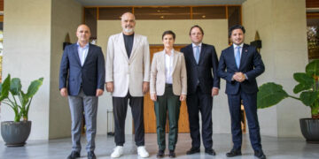 Ковачевски згужван сосе кнап палто, Рама со тренерките е ужас, а ни Брнабиќ не остана покуса: Модна катастрофа