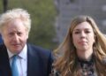 (Фото) Борис Џонсон стана татко по осми пат, со сопругата Кери го добија Одисеј