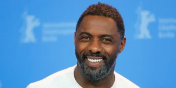 Маж со пиштол го нападнал Идрис Елба во ноќен клуб: Мислеше дека ѝ се додворувам на девојка му