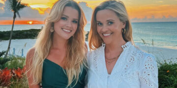 (Фото) Рис Витерспун и ќерката Ава речиси како сестри близначки