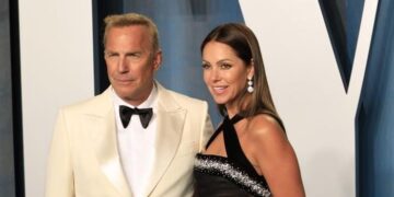 Се исели сопругата на Кевин Костнер од вилата и отиде во куќичката за послуг