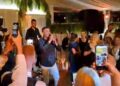 (Видео) Спасен Силјаноски направи џумбуш на свадбата на Бомбакис: „Ќе ти дојдам“ ја пееше и младо и старо