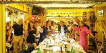 Џон Траволта и Џерард Батлер, пијано друштво на дружба