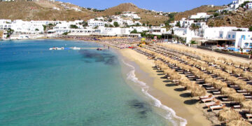 Плажата „Платис Гиалос“ во Грција е прогласена за една од најскапите во светот
