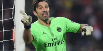 Легендарниот голман Буфон ја заврши кариерата на 45 години