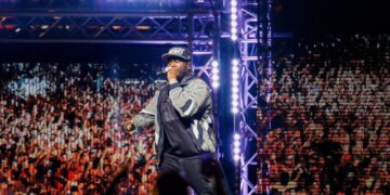 (Видео) 50 Сент на настап во Лос Анџелес фрли микрофон во публика и повреди жена