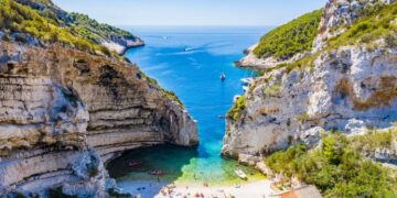 Островот Вис во Хрватска идеален е за летување во септември и октомври