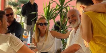 Италијанската премиерка Џорџа Мелони на одмор во Албанија: Еди Рама со кафе и посака добредојде