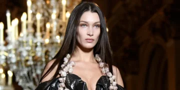 Бела Хадид ја победи тешката болест по десет години