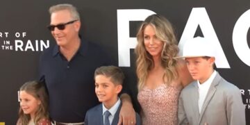 На бившата на Кевин Костнер не ѝ се доволни 129.000 долари месечно за алиментација