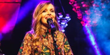 (Видео) Елена Андоновска со преработка на стара македонска песна за 120 години Илинден