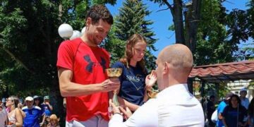 Евгениј Поп Ацев е победник на Илинденскиот пливачки маратон