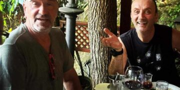 Бени Шаќири и Влатко Стефановски на консултации во кафеана