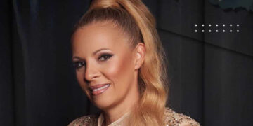 (Видео) Зуица Лазова ја испеа „Земјо мила“: Ова е убава можност песната да ја засакаат и помладите генерации