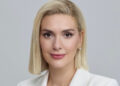 Бергузар Корел со нов имиџ за серијата „Јазол“ и се враќа на глумата