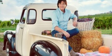 По 50 години Здравко Чолиќ со концерт во Крива Паланка, доаѓа со голем ансамбл, бенд од 12 члена, танцова група и гудачко трио