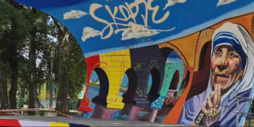 (Фото) Mурал со ликот на Мајка Тереза на Школка во Градски парк