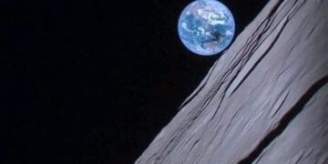 Јапонскиот лунарен лендер Hakuto-R сними фотографија во орбитата околу Месечина додека на Земјата се случуваше затемнување на Сонцето
