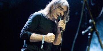 Да не беше мајка ми, можеби немаше никогаш да ја испеам „Македонија“: Дадо Топиќ слави јубулеј во Охрид