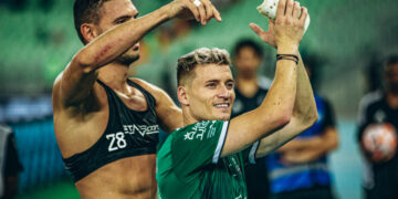 (Видео) Цел стадион му аплаудираше на Алиоски за збогум, македонскиот фудбалер го одигра последниот меч за Ал Ахли