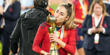 Фудбалерката која ѝ донесе злато на Шпанија, дозна дека татко ѝ починал неколку моменти по финалето со Англија