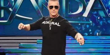 (Видео) Ѓорѓе Давид ги покажа мускулите на плажа, рокерот покажа дека е во форма и во шестата деценија