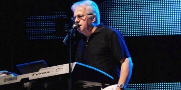 Драган Мијалковски се враќа на музичката сцена, ќе ја пее „Чекај ме, мила моја“