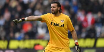 (Видео) Со 12 паради Столе Димитриевски е прв голман во Шпанија и по две кола