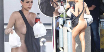 (Фото) Сопругата на Кание Вест гола се шеташе низ Италија