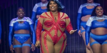 Од секс злоставување до навреди дека се дебели и безвредни, уште шест танчерки ја обвинуваат Лизо