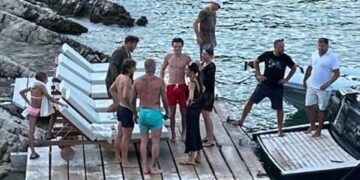 Бекам и Модриќ со семејствата заедно на островот Шипањ во Хрватска