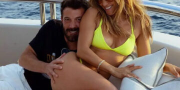 Раката на газ и Бен Афелк конечно насмеан излезе на фотографија