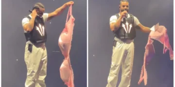 (Видео) Дрејк доби џиновски розов градник на сцена со порака од неговиот татко