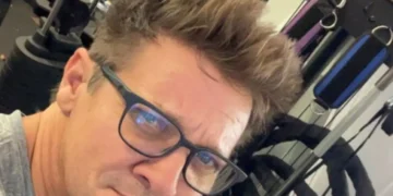 (Фото) Џереми Ренер по тешката несреќа се врати во вежбална