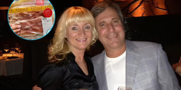 Жена тужи ресторан за 50.000 долари откако се лизнала на парче пршута