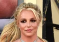 (Видео) Бритни танцува на шипка и не ѝ е гајле што синовите се срамат од неа