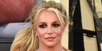 (Видео) Бритни танцува на шипка и не ѝ е гајле што синовите се срамат од неа