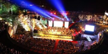 Вечер почнува Охрид Фест, пејачи од Македонија и Балканот ќе настапат за јубилејот на фестивалот