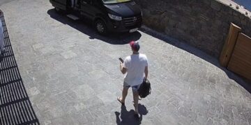 (Видео) Бразилска музичка ѕвезда ограбена на Миконос, камерите го снимија крадецот како си замина со плен од 320.000 евра