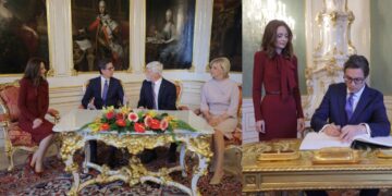 Бети го скрати фустанот за посетата во Чешка