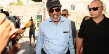 (Галерија) Морган Фриман не ја тргна насмевката додека се прошета низ Дубровник