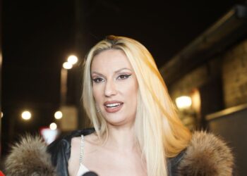 Рада Манојловиќ се тркалала во кал на забава со гостите: Немам проблем со тоа затоа што сум девојка од село